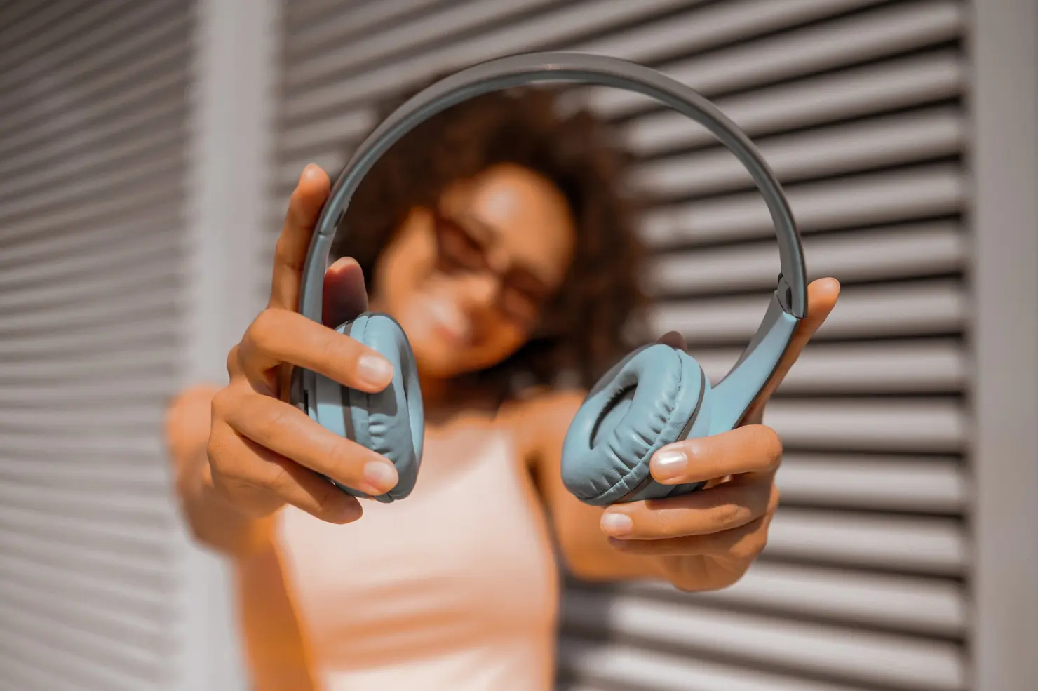 Produto uso pessoal, mulher, fone de ouvido